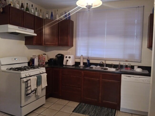 Foto del edificio - 1202 N Walnut St