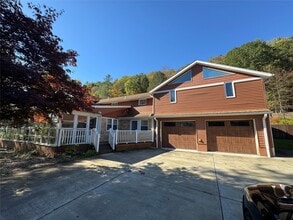 Building Photo - 453 Grippen Hill Rd