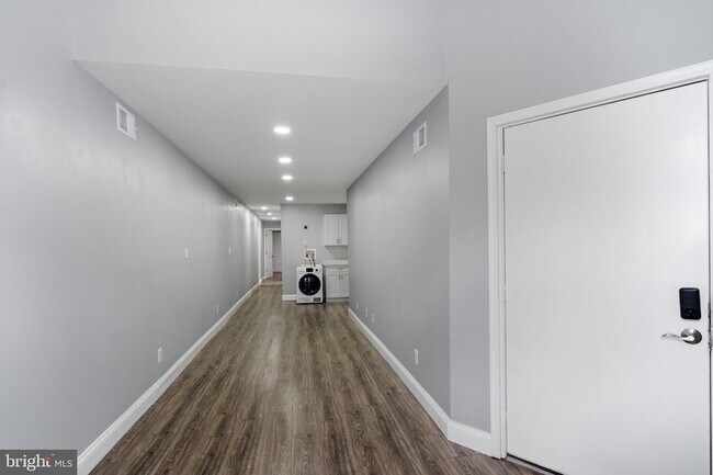 Foto del edificio - 823 Newington Ave