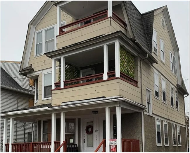 Building Photo - 765 Brewster St