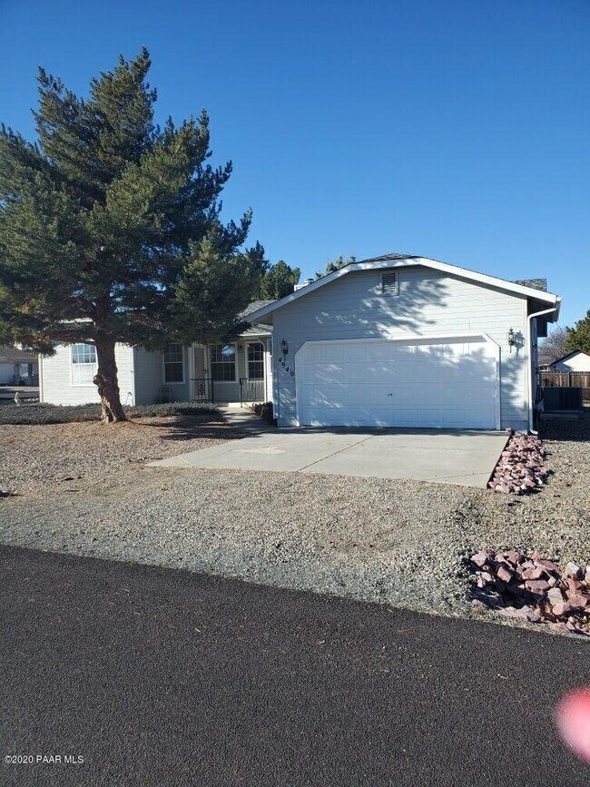 Building Photo - 4940 N Spring Dr