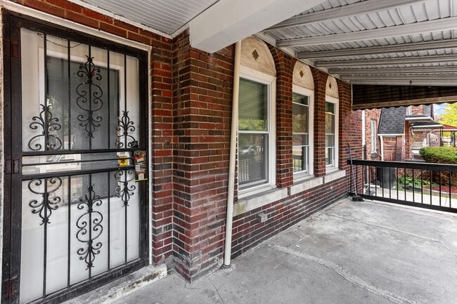 Building Photo - 4357 Fullerton Ave