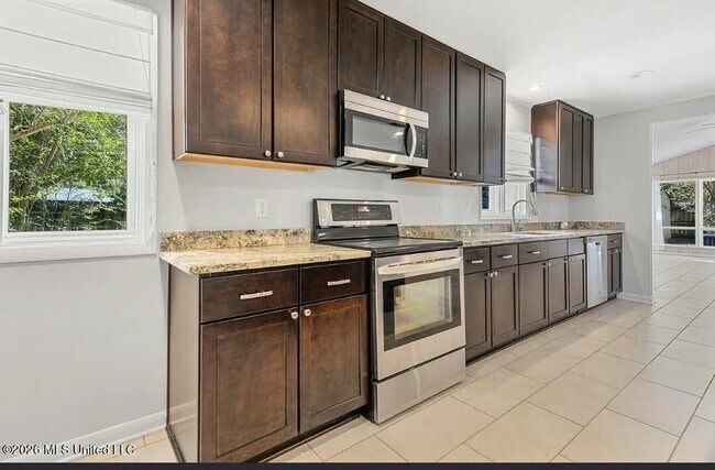Foto del edificio - 223 Woodbine Dr