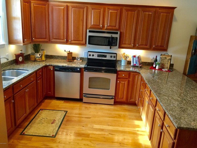 Foto del edificio - 591 River Ridge Rd