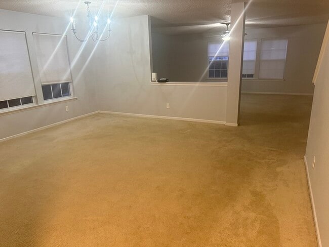 Foto del edificio - 14302 Holly Berry Cir