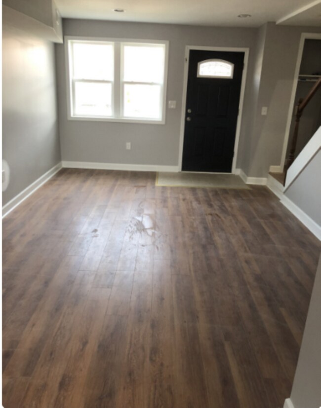 Building Photo - 3 Bedroom Dundalk