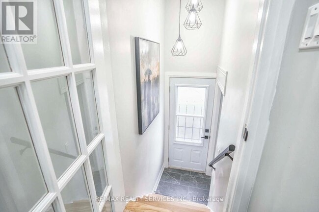 Building Photo - 28 Prince Charles Dr