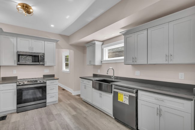 Building Photo - 4117 Forest Ave