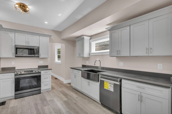 Foto del edificio - 4117 Forest Ave