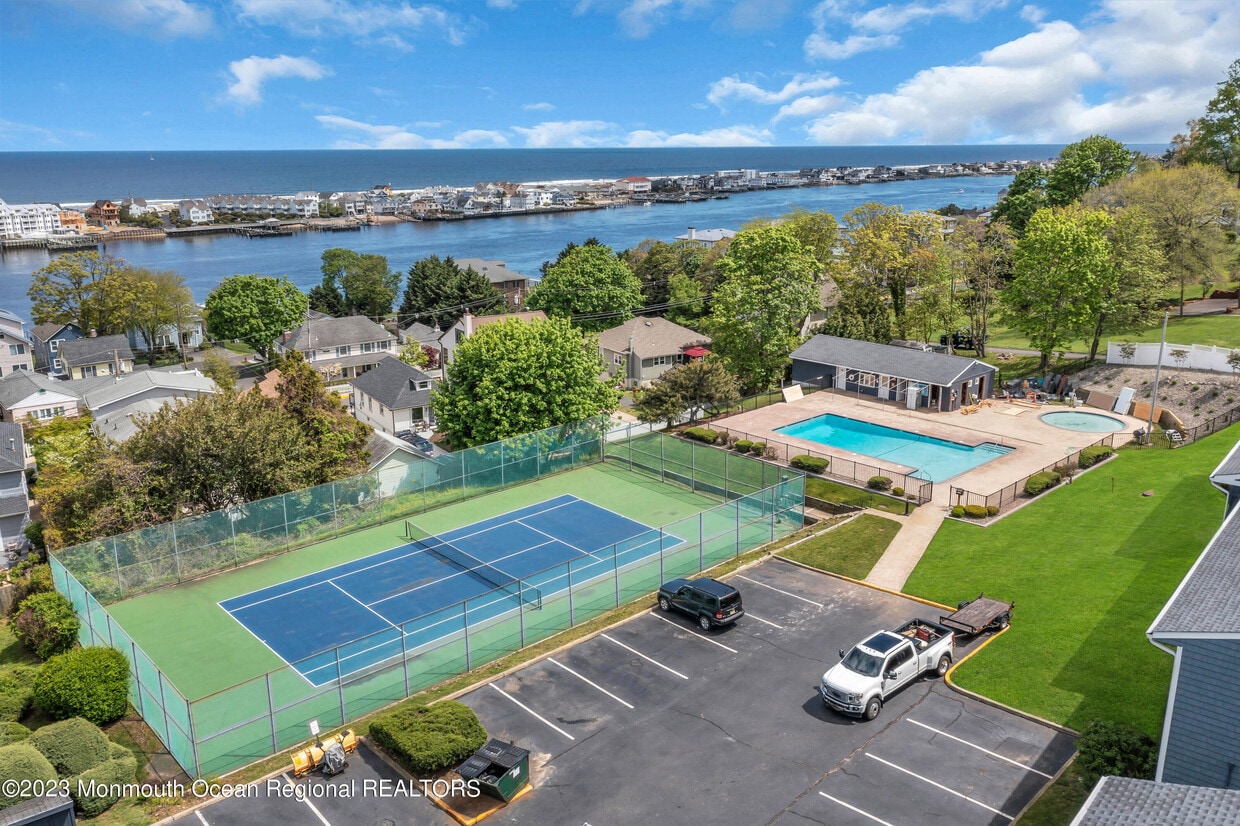 4 Hillside Ct, Highlands, NJ 07732 Condo for Rent in Highlands, NJ