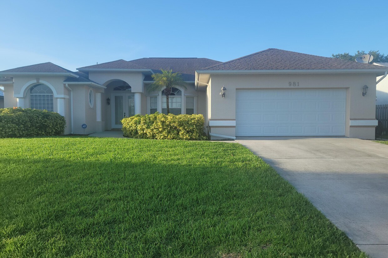 Foto principal - 981 SW Abingdon Ave