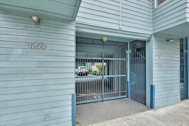 Building Photo - 1269 S Van Ness Ave