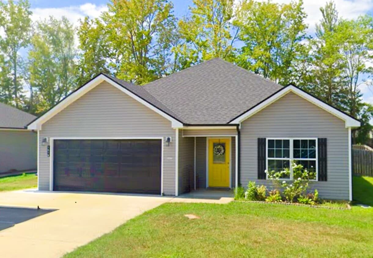 Primary Photo - 3 Bedroom 2 Bathroom Home!!!