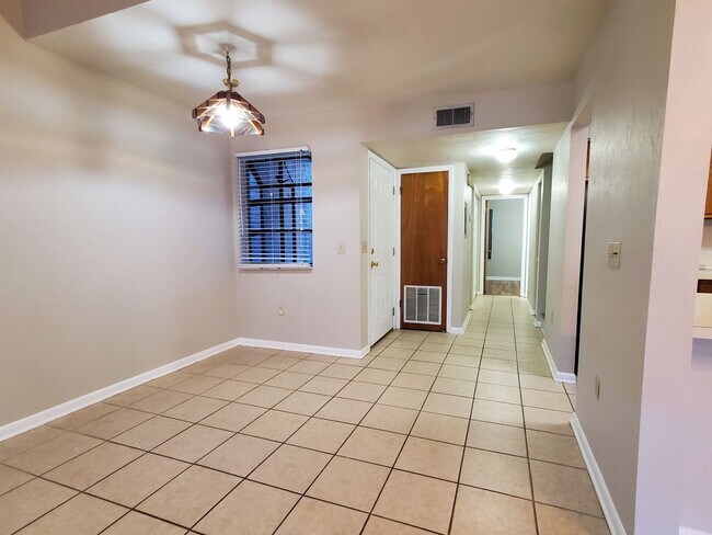 Building Photo - For Rent, 2 bed 2 bath townhouse in Marchwood