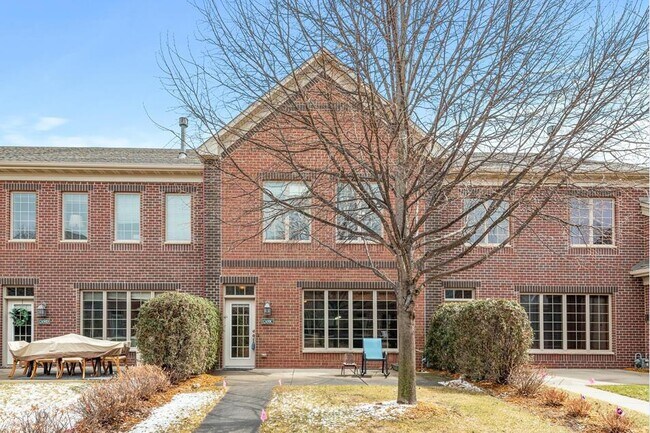 Front - 12450 Flanders Ct NE