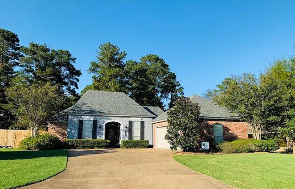 100 Legacy Pointe Dr, Pineville, LA 71360 House Rental in Pineville