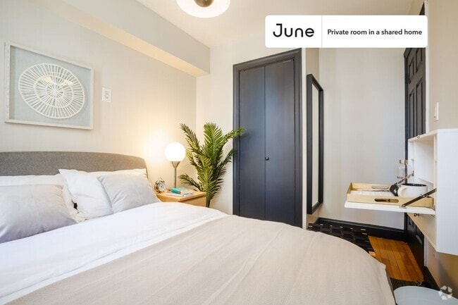 Building Photo - Private bedroom in 3 bed/1 bath Home