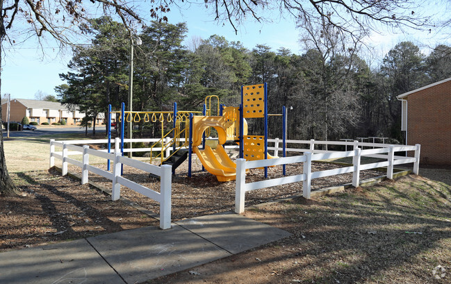 Building Photo - Carolina Garden Apartments