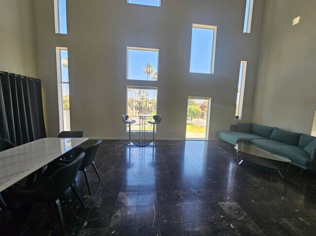 Foto del edificio - 1111 W University Dr