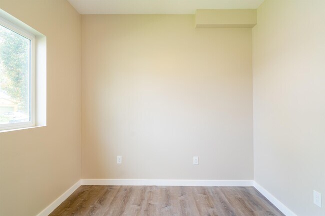 Foto del edificio - 5350 Redding Rd