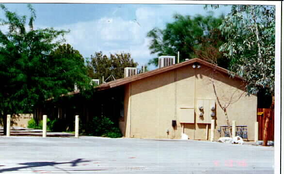 Foto del edificio - 329-335 E Alturas St