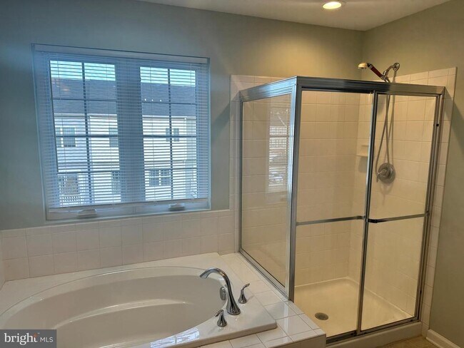 Foto del edificio - 21099 Brunswick Ln