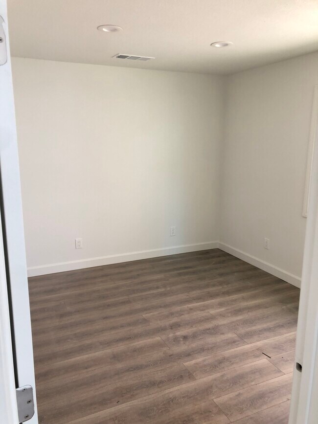 Foto del edificio - 409 W Santa Ana St