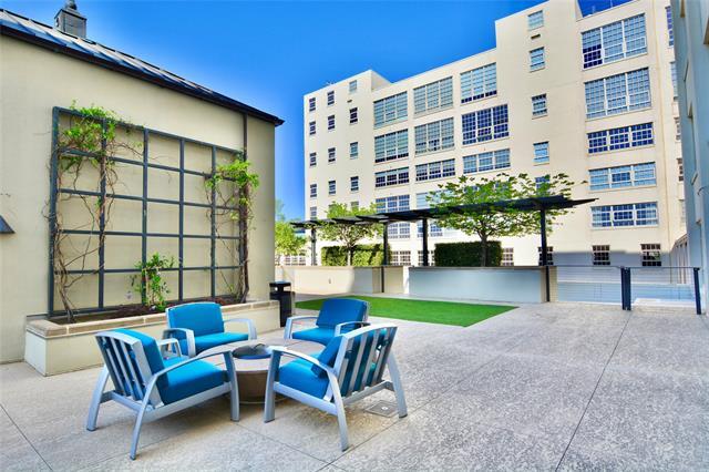 Building Photo - 2600 W 7th St