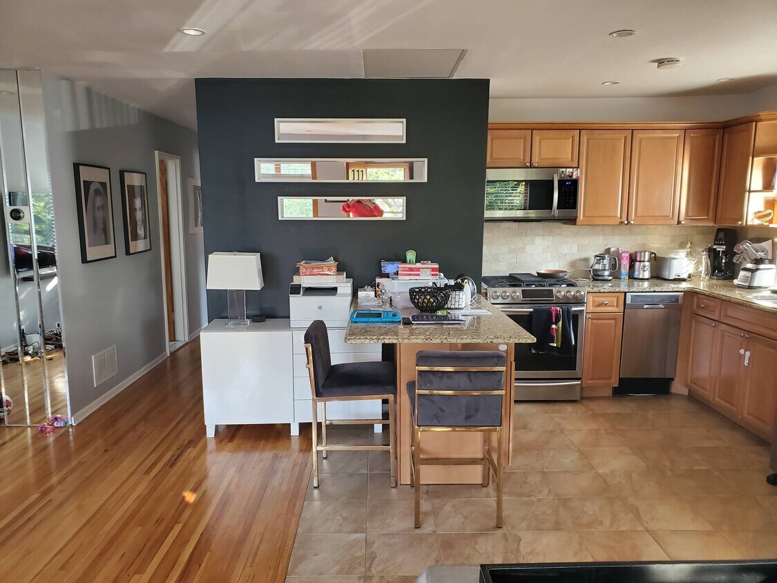 Primary Photo - 2600 E 64th St
