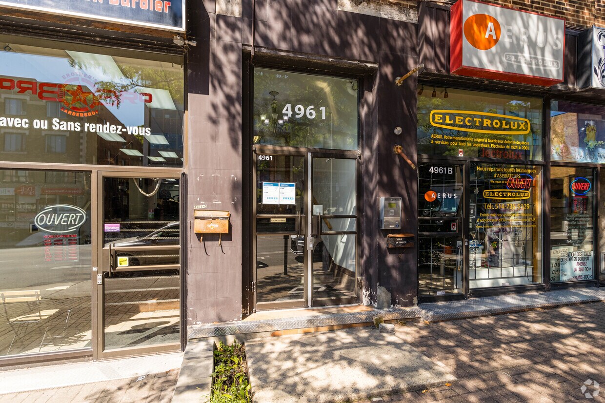 Photo du bâtiment - 4961 Ch Queen-Mary