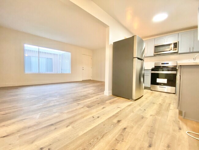 Foto del edificio - 14919 Hartland St Van Nuys, CA 91405