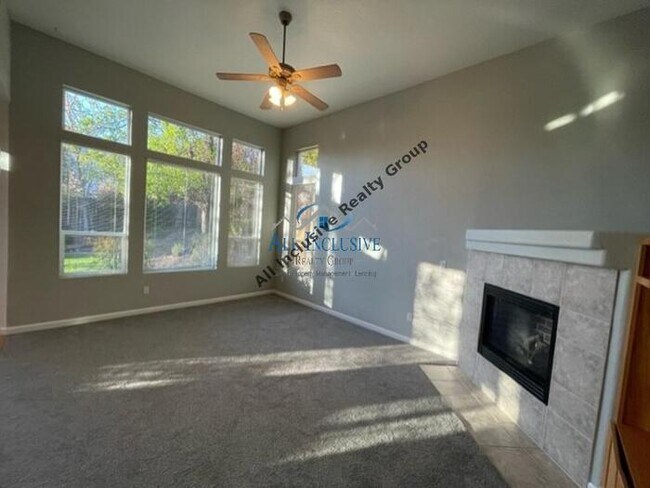 Foto del edificio - Charming 3-Bedroom Home in Desirable Folso...