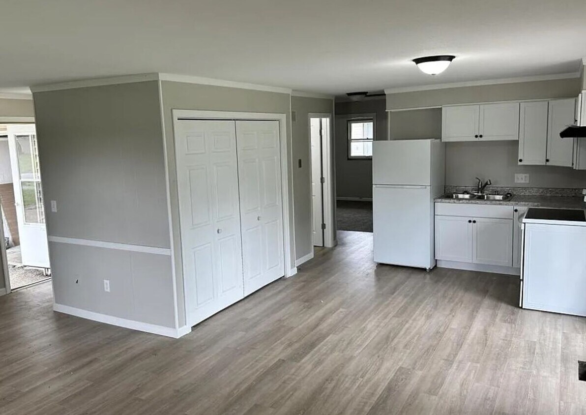 Foto del edificio - Two bedroom, one bath duplex in Urbana. Co...