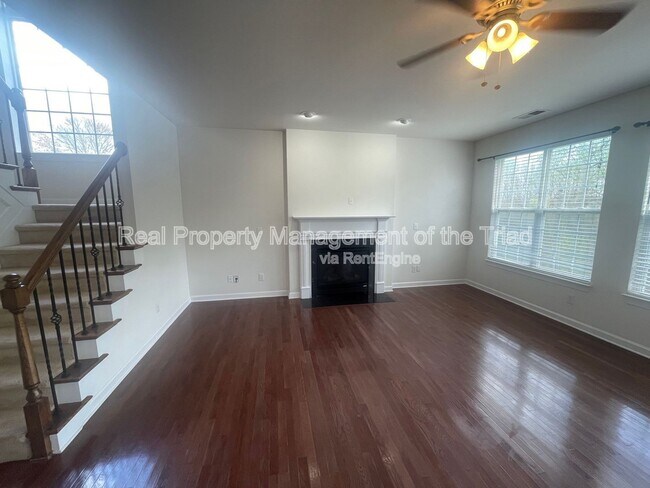 Foto del edificio - 1925 Waterford Village Dr