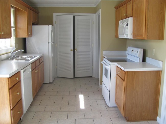 Building Photo - 104 Croghan Way