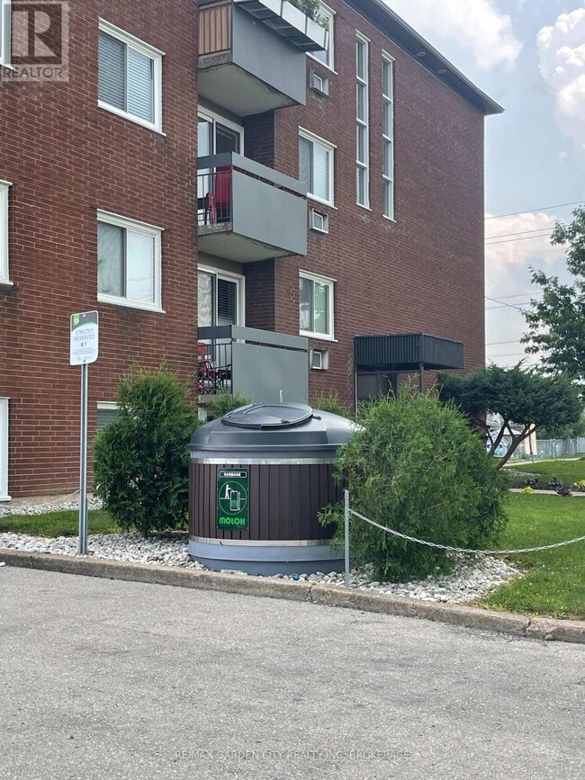 Photo du bâtiment - 151 Plymouth Rd