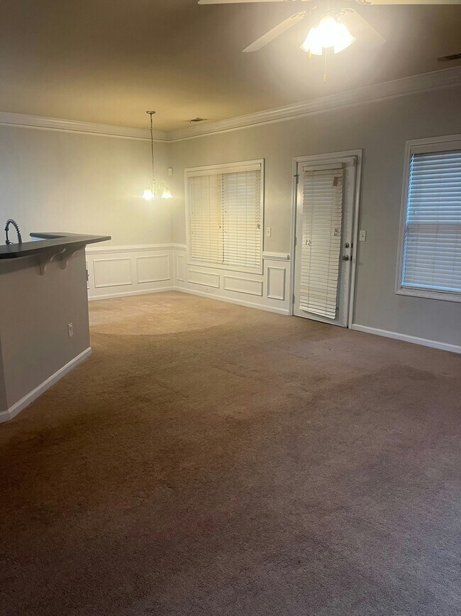 Building Photo - 1605 Yukon Ct