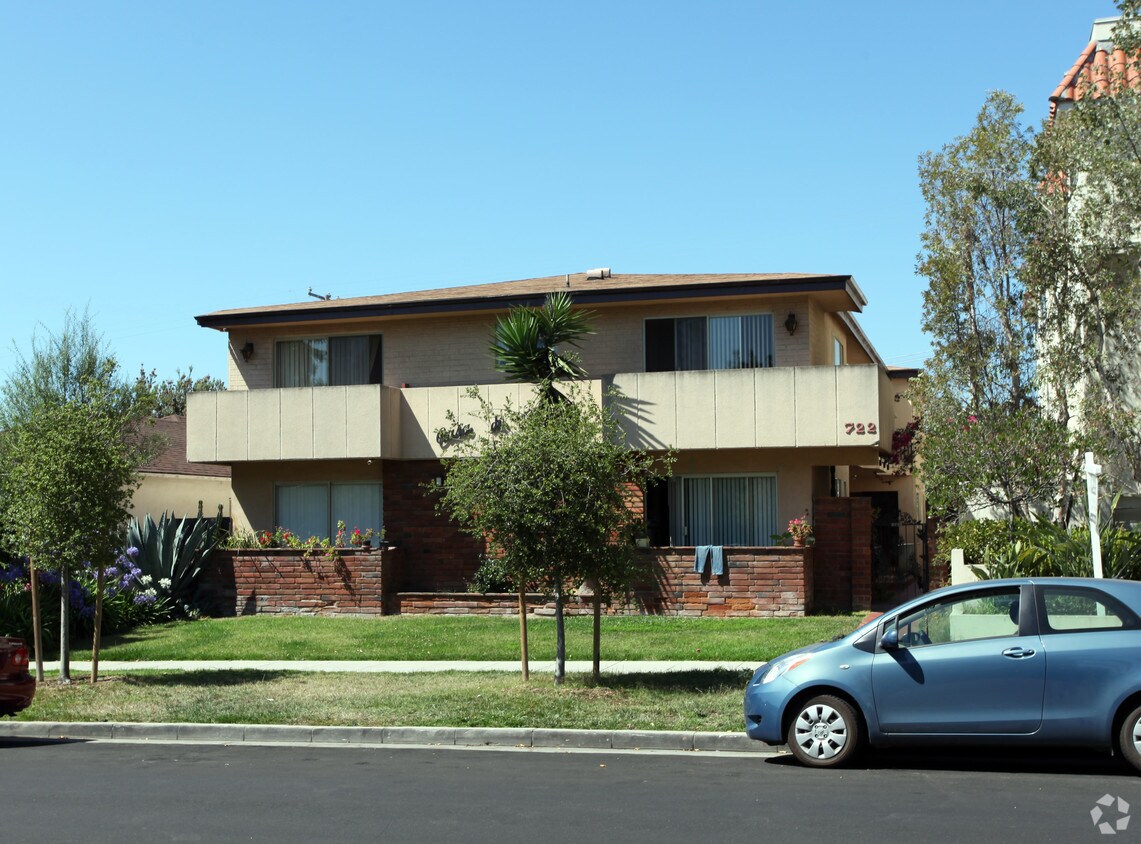 Foto principal - 722 Lincoln Blvd