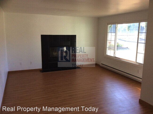 Building Photo - 3 br, 1 bath House - 125 158th St E