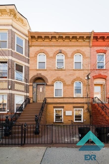 Building Photo - 1900 Bergen St