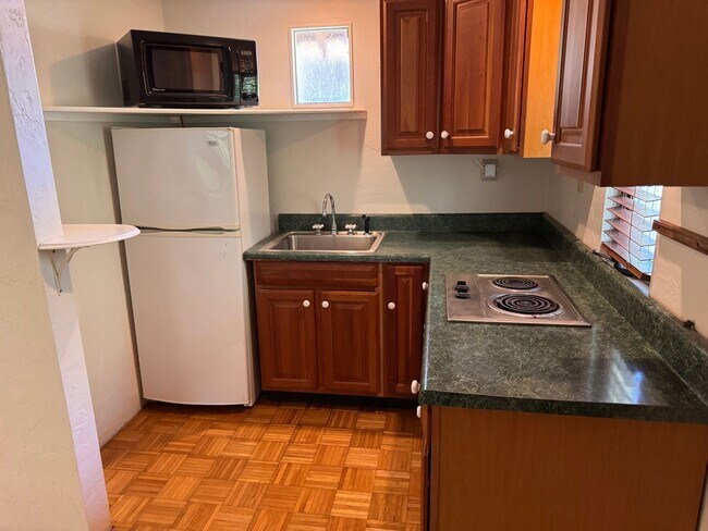 Foto del edificio - 2 Bed 1 Bath Apartment in Golfview