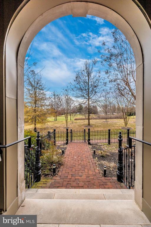 Building Photo - 10777 Symphony Park Dr