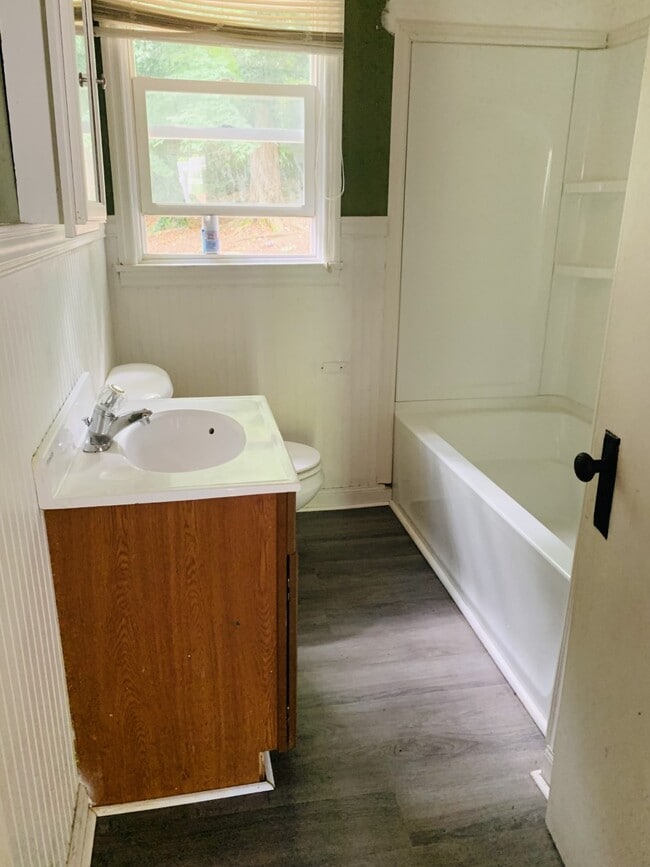 Building Photo - 1236 Sunrise Dr