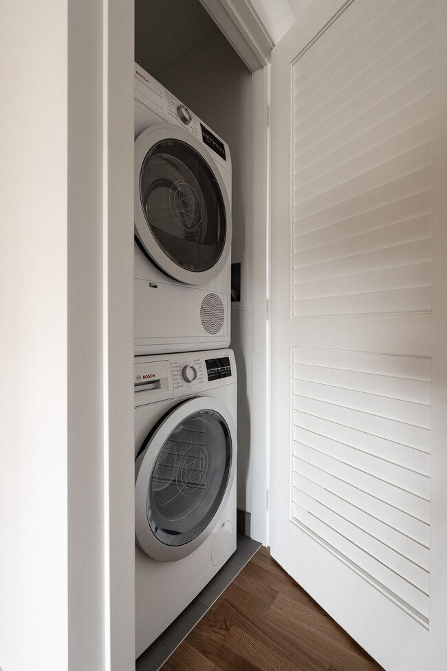 Building Photo - 56 Eccleston Drive