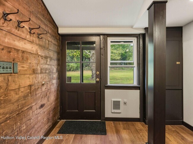 Foto del edificio - 5 Riverby Ln