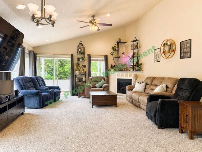 Foto del edificio - 942 Salamander Rd SE
