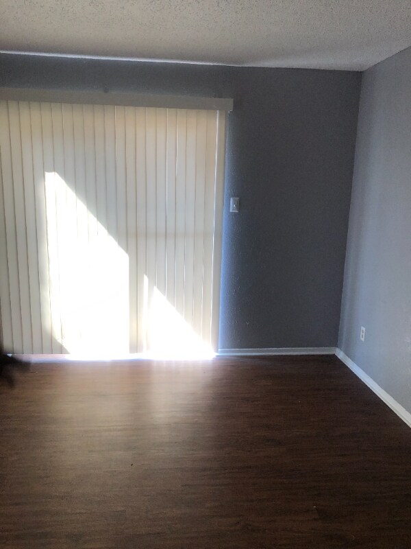 Foto del edificio - 1300 E Dallas St