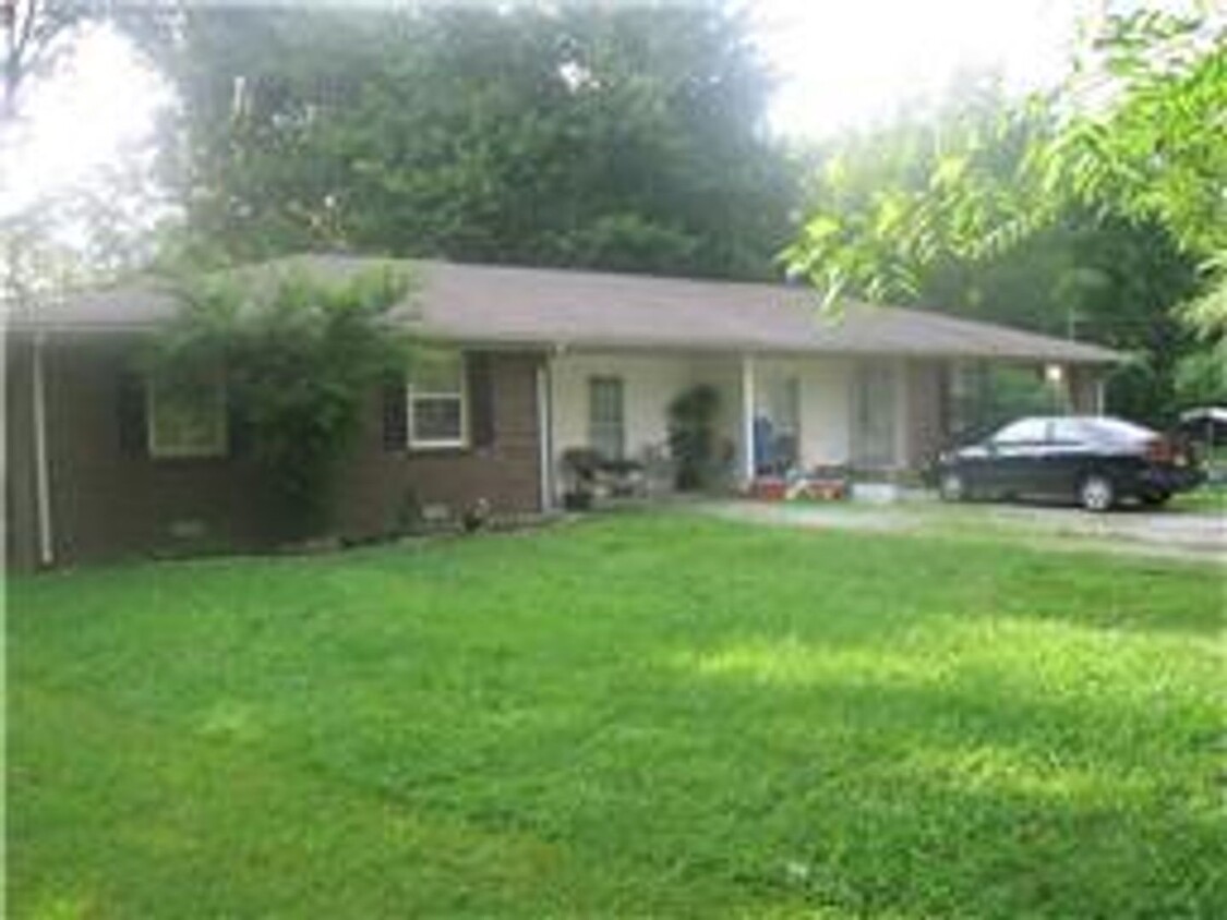 Foto principal - 3 Bd/1 BA with fenced yard.