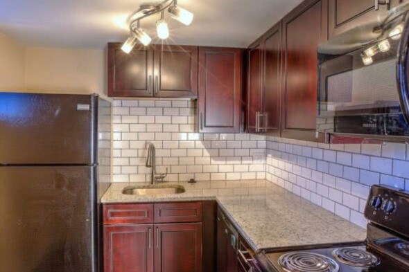 Foto principal - 7232 Sarah Ave
