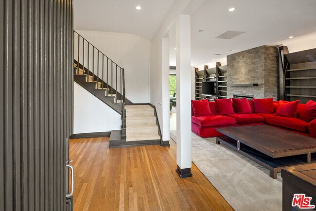 Foto del edificio - 215 S Anita Ave